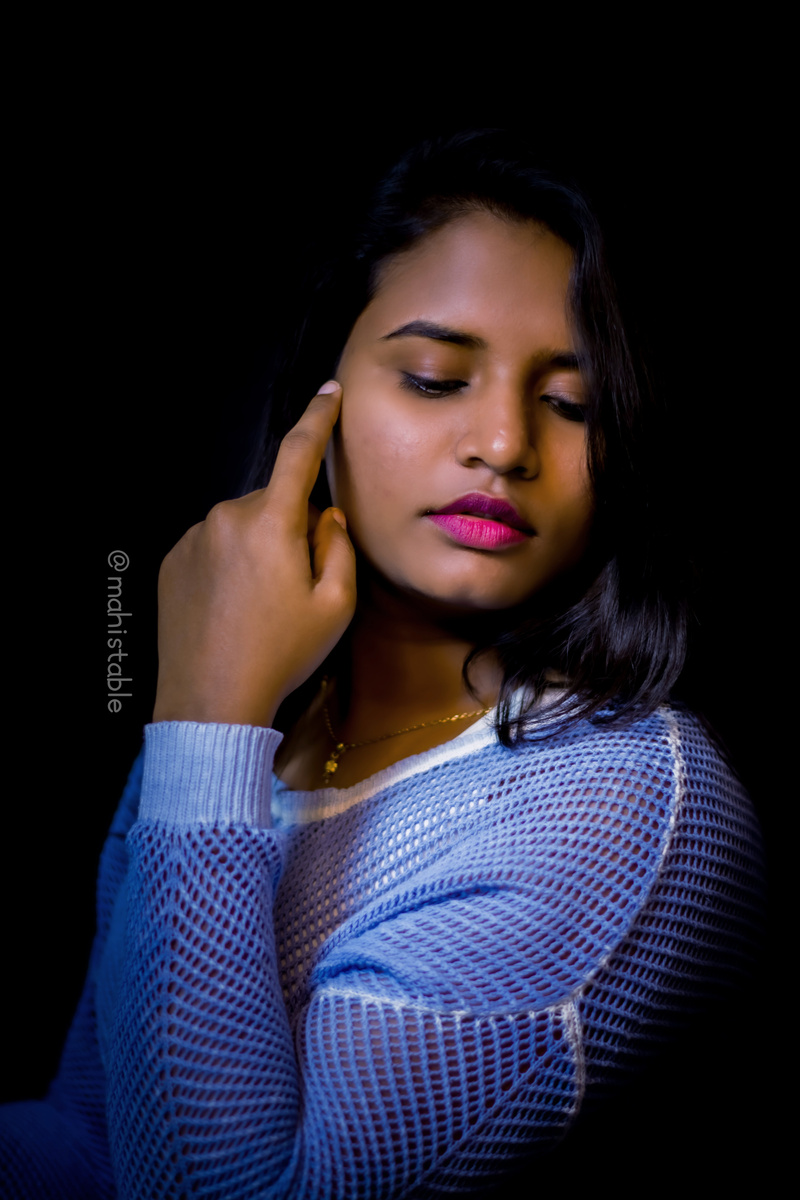 Aesthetic Portraits
Indoor Photoshoot
Indoor Photoshoot Ideas
Portrait Ideas with Single light
Single light Portrait
How to shoot Like a Pro with single light
